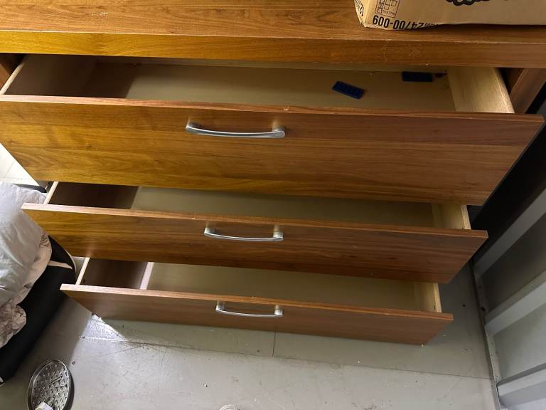 Chest of drawers