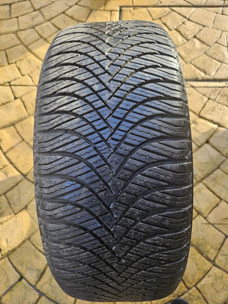 All season tyres 245/40R19