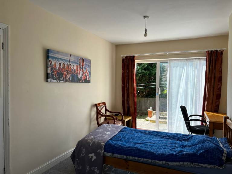 Furnished Double room with garden access - Bills included