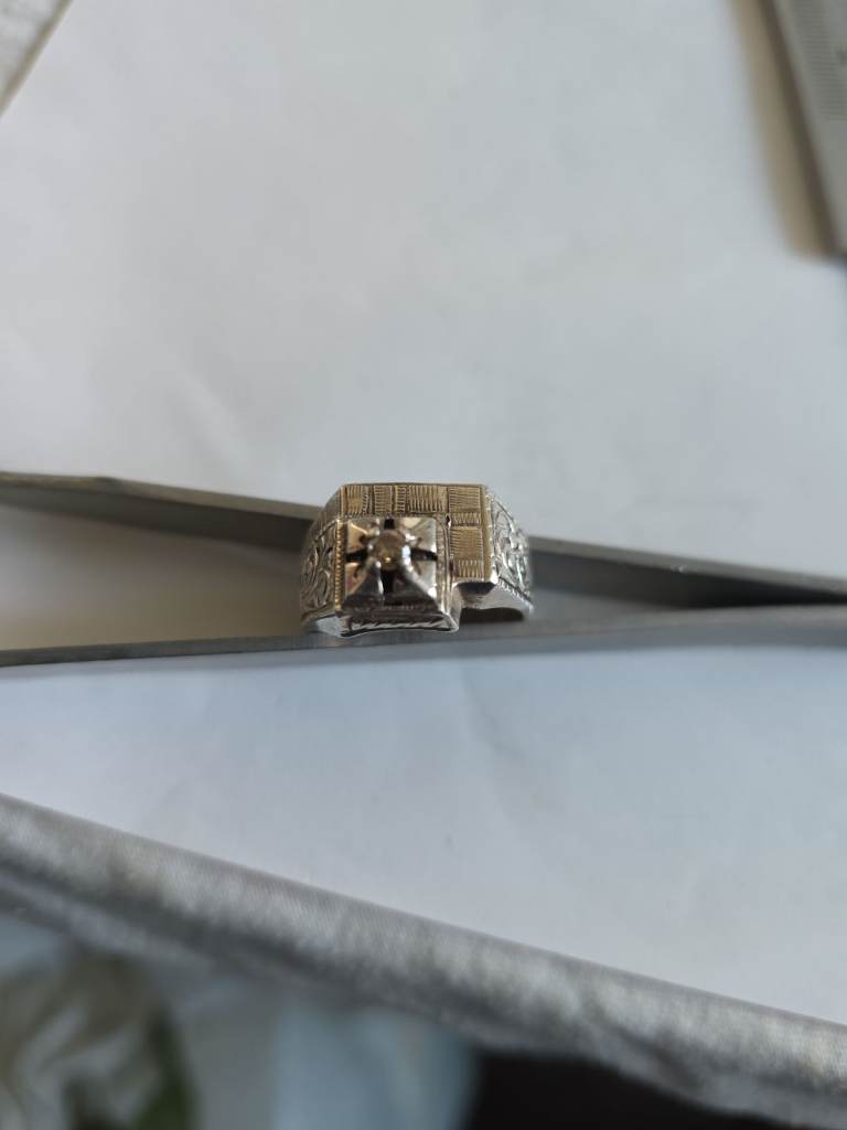 4 carat pure Diamond in sterling ring