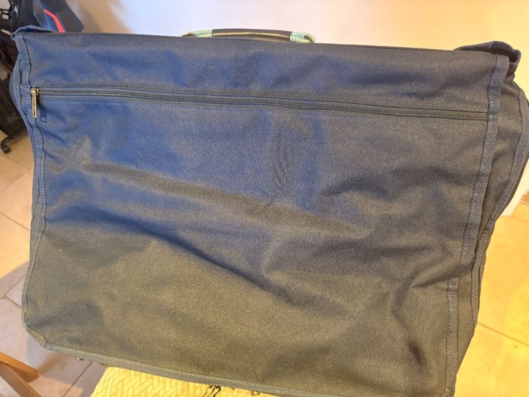 Equator canvas suit carrier