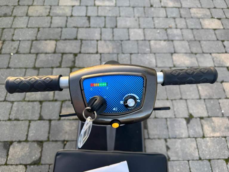 Q-Fold folding scooter - fabulous condition