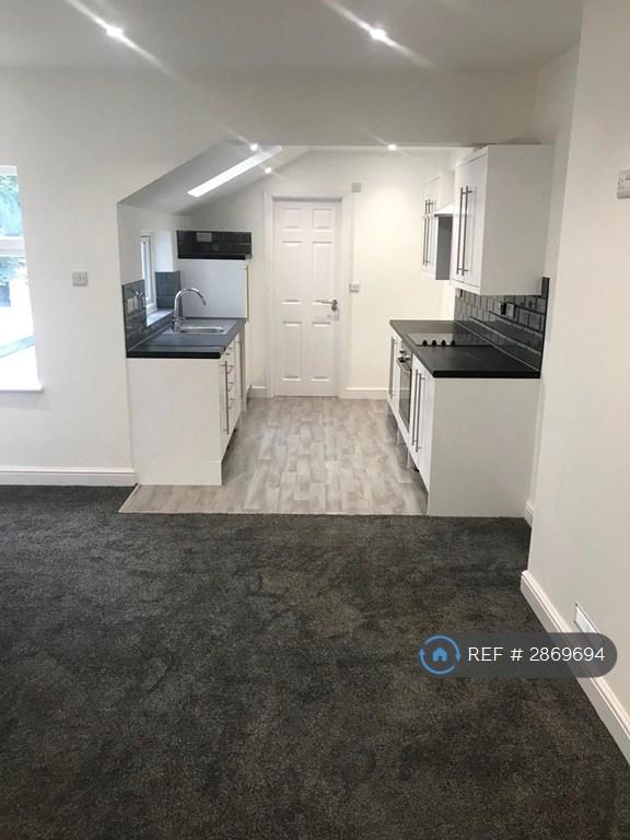 3 bedroom flat in Eastgate Street, Gloucester, GL1 (3 bed) (#2869694)