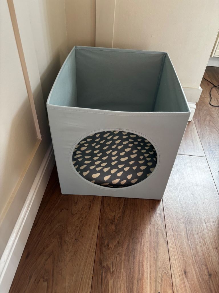 Cat bed for kallax unit and radiator bed