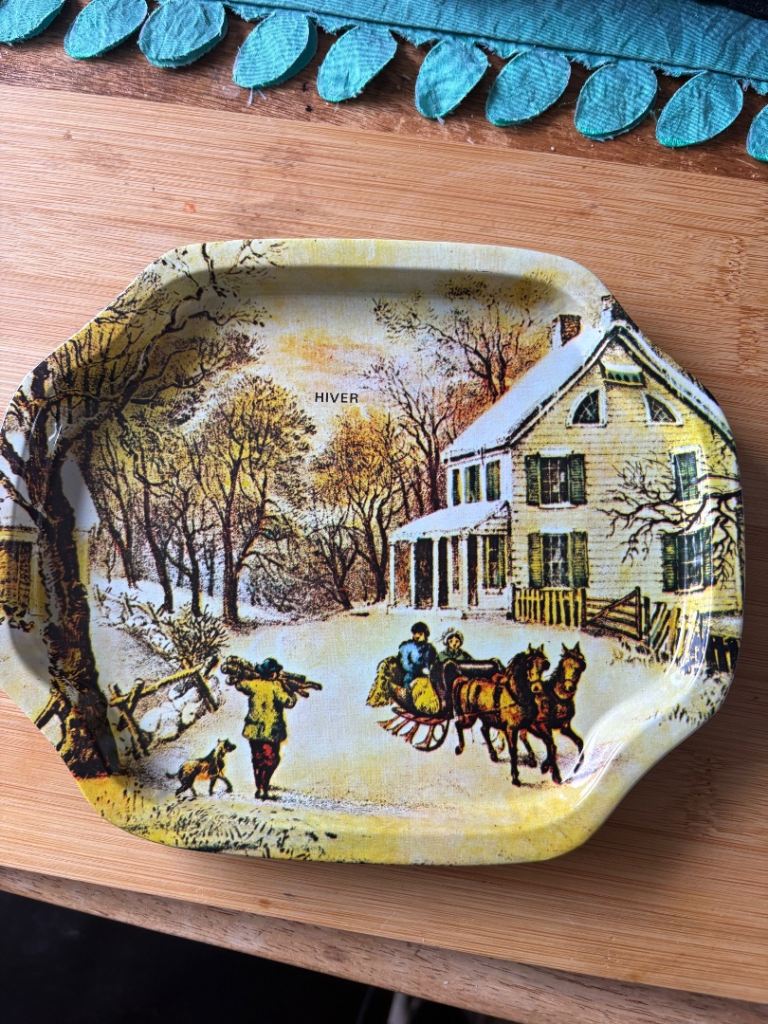 Hiver vintage tea trays