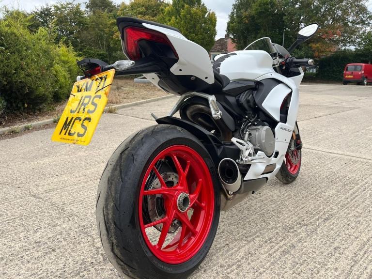 2022 71 DUCATI PANIGALE V2 WHITE - 1421 MILES HPI CLEAR SPORTS 955 NEW MOT