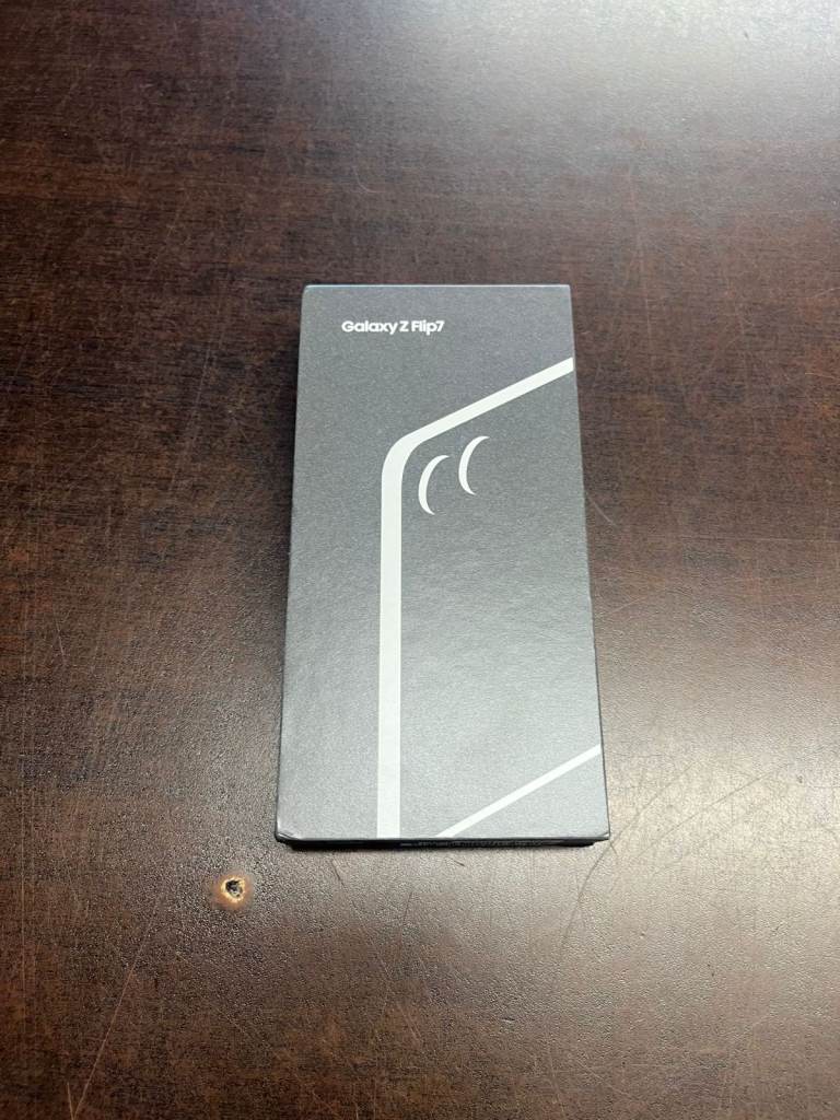 Samsung Galaxy z flip 7 256gb 5g £500 512gb £525 with Samsung warranty