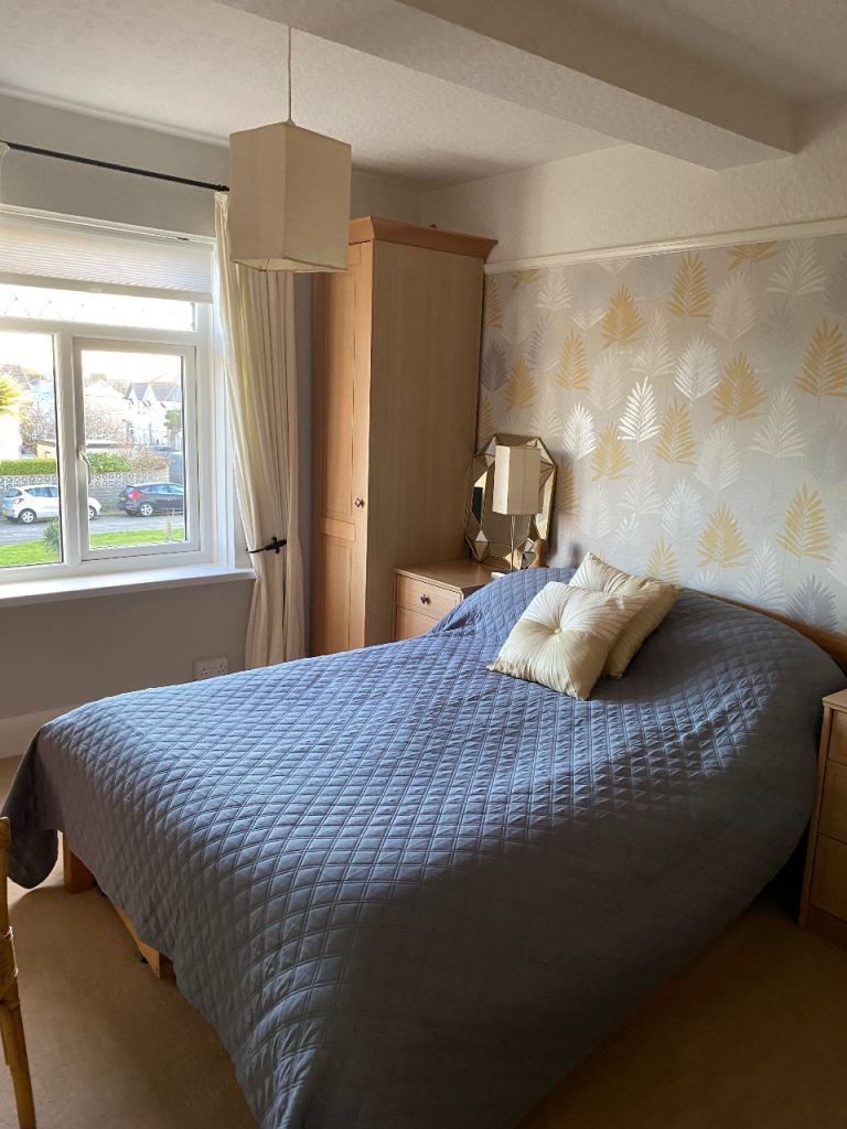 DOUBLE ROOM IN QUIET RESIDENTIAL AREA IN PORTHCAWL 