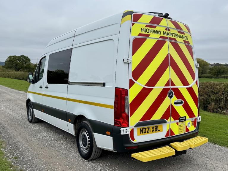 MERCEDES-BENZ SPRINTER 315 L2 2.0 CDI L2 MWB WELFARE VAN WITH TOILET White Manu