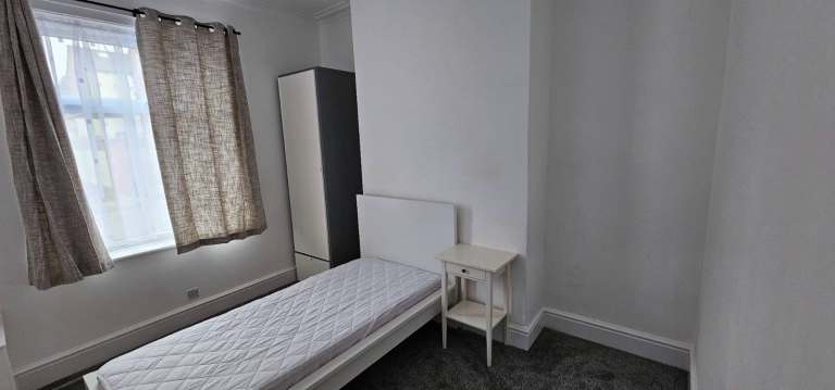 Single Room Available in M8, Cheetham Hill