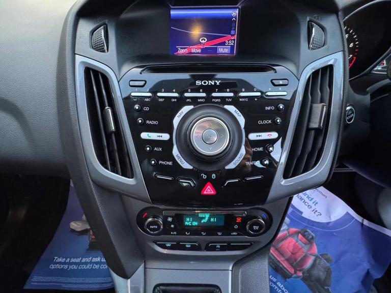 2013 Ford Focus 1.0 125 EcoBoost Titanium Navigator 5dr HATCHBACK PETROL Manual