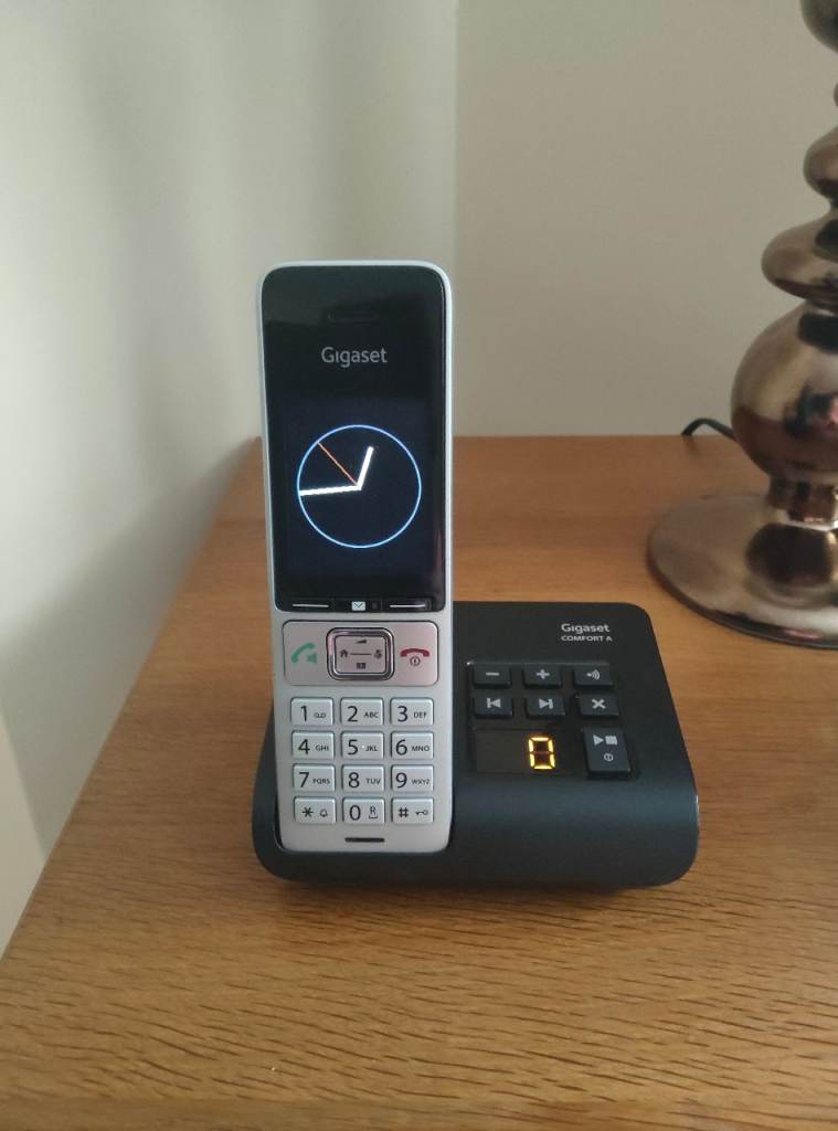 Gigaset Comfort 500A Dect telephones (pair) with answering machine.