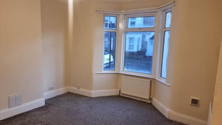 2 bedroom Ground floor  Purpose built flat For Sale, E16  Canning Town, London