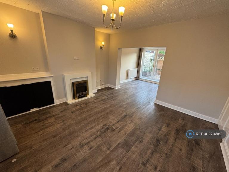 2 bedroom house in Station Road, Bamber Bridge, Preston, PR5 (2 bed) (#2714862)