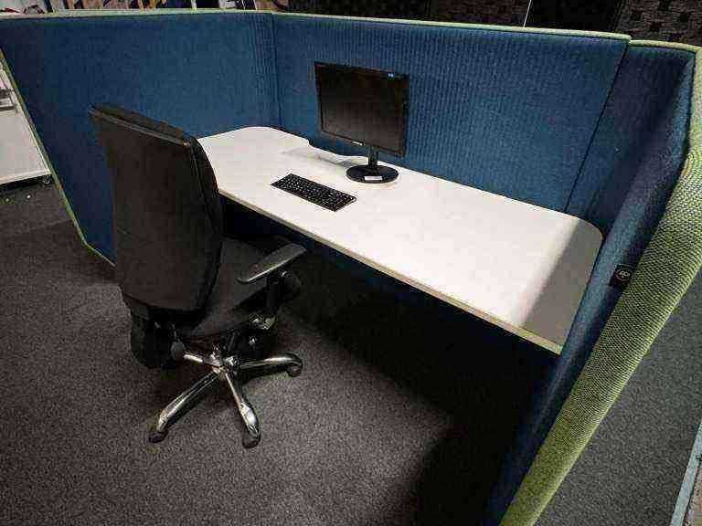 Rectangular Workstation Pod Cubbi/Cubicle with desk - Privacy office/space - DEN Booth
