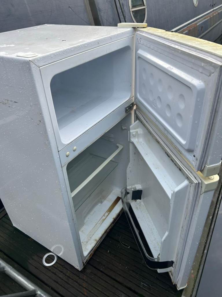 Free fridge to give away. Pick up NW london