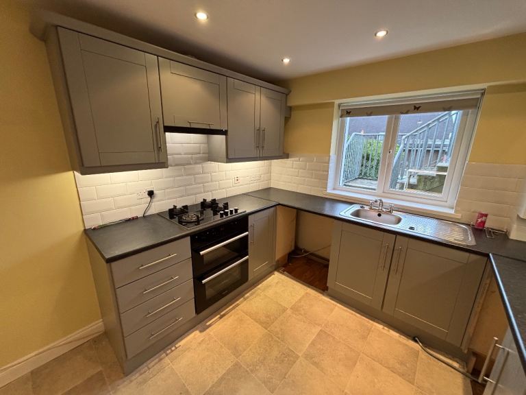 2 Bed Apartment Comber Square for rent