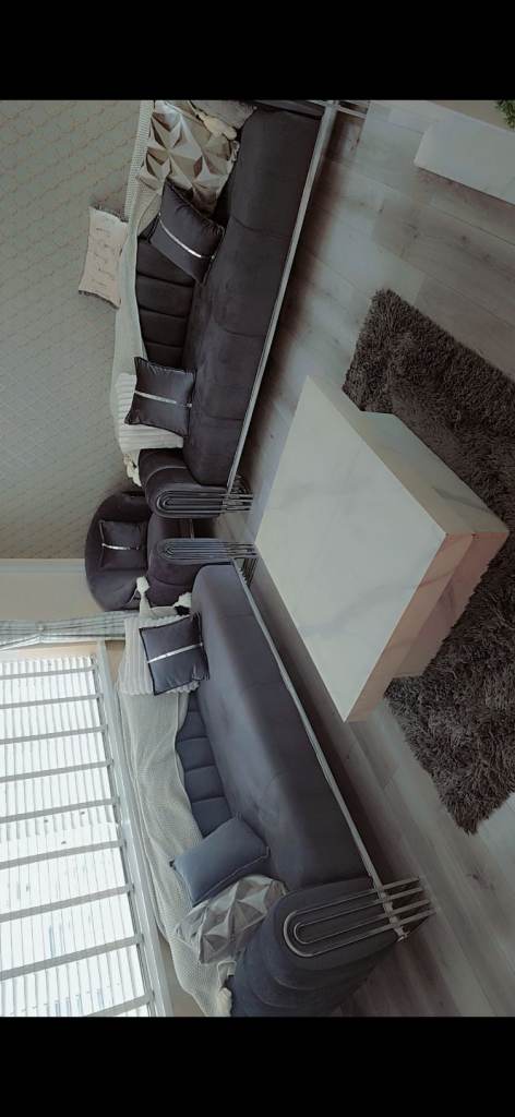 Modern convertible Grey sofa set 4 piece – Excellent new Condition, Fabric