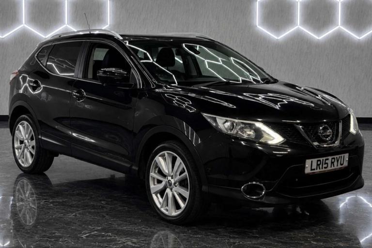 2015 Nissan Qashqai 1.2 DiG-T Tekna 5dr HATCHBACK PETROL Manual