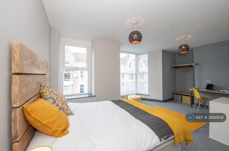 1 bedroom in Gwydr Crescent, Swansea, SA2 (#2892838)
