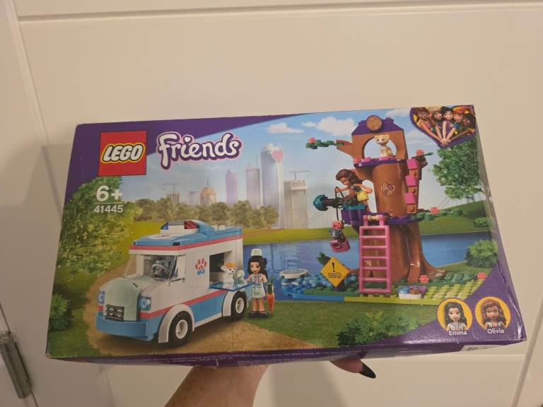 New LEGO Friends Vet Clinic Ambulance Set (41145)