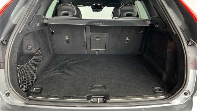 2021 Volvo XC60 R-Design, B5 AWD mild hybrid ESTATE Petrol/Electric Hybrid Automatic