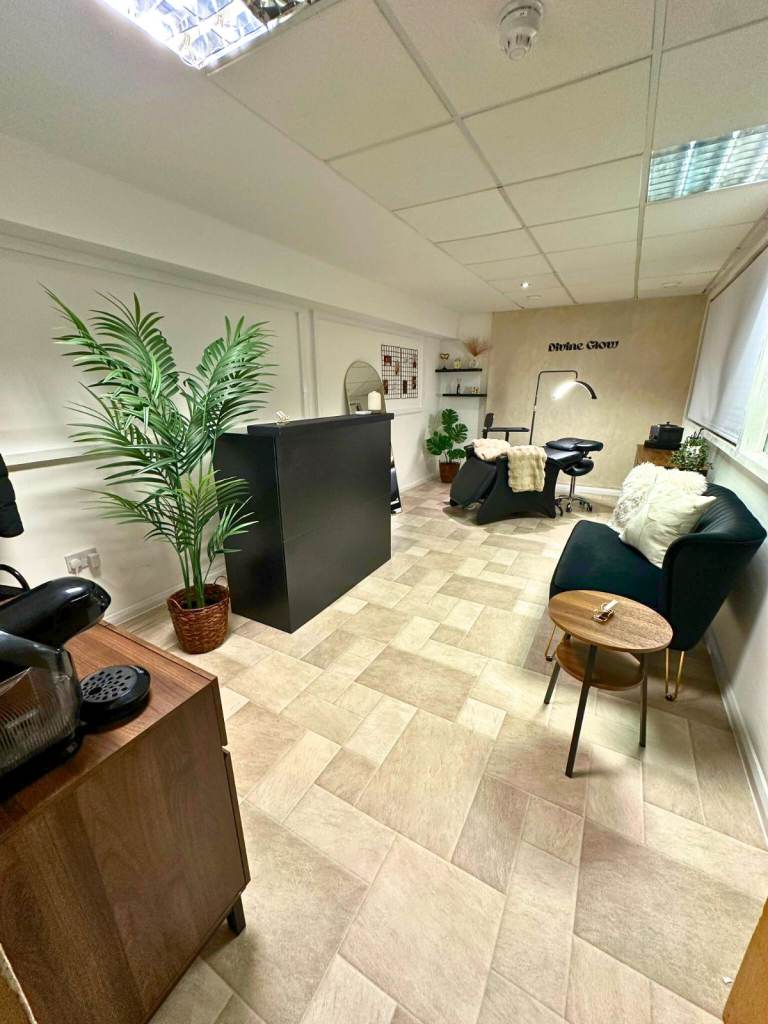 Beauty Room | Therapist Room | Private Office | Creative Space | in Hackney Wick E9