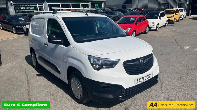 2022 Vauxhall Combo White 1.5 Turbo D 2000 Dynamic van, 21,100 miles, Euro 6, ULEZ compliant, 6 P...