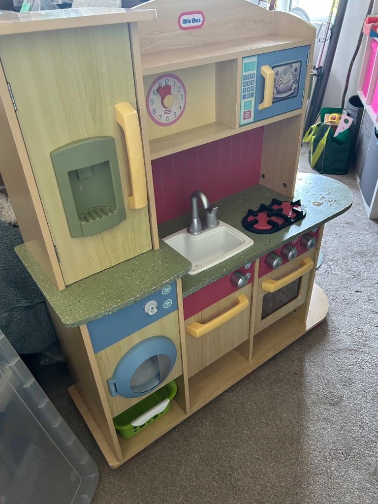 Free kids kitchen 