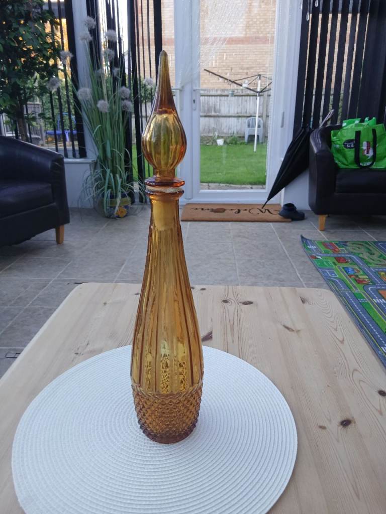 Amber Glass genie vase with Stopper – Good Condition