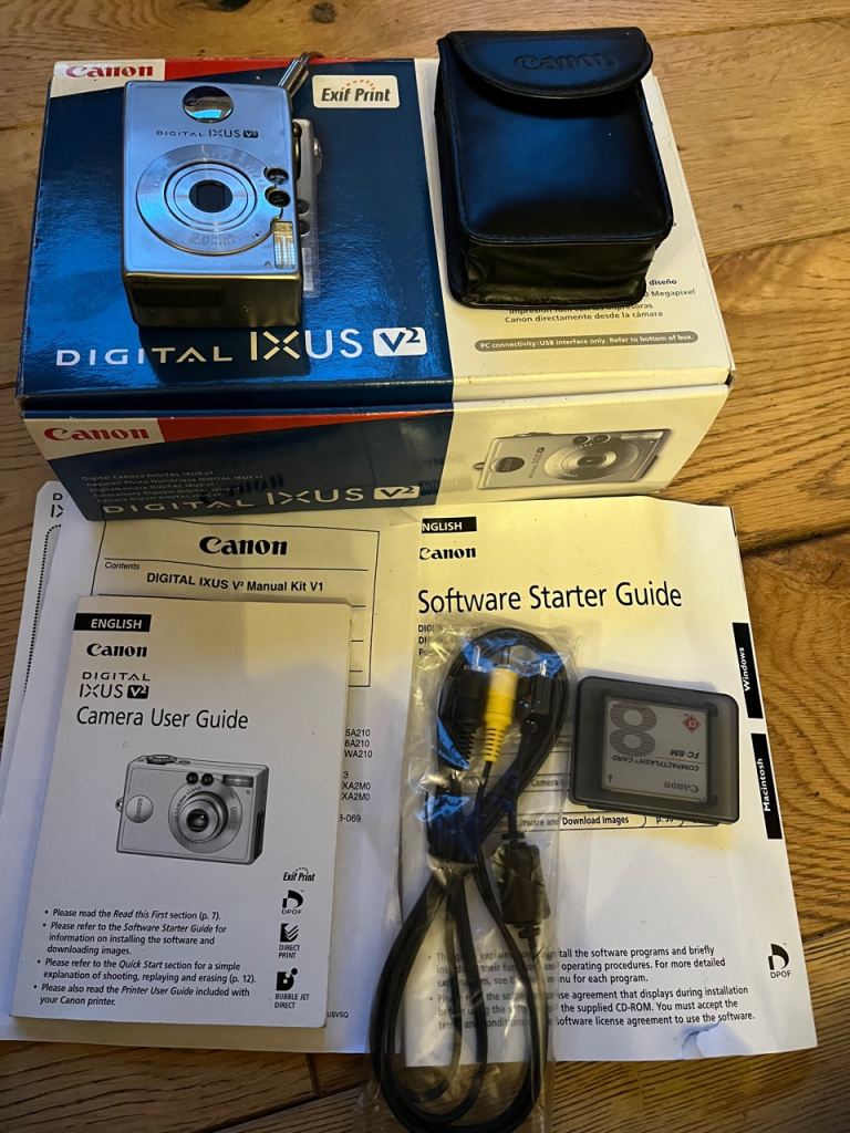 Canon Digital IXUS V2 Camera