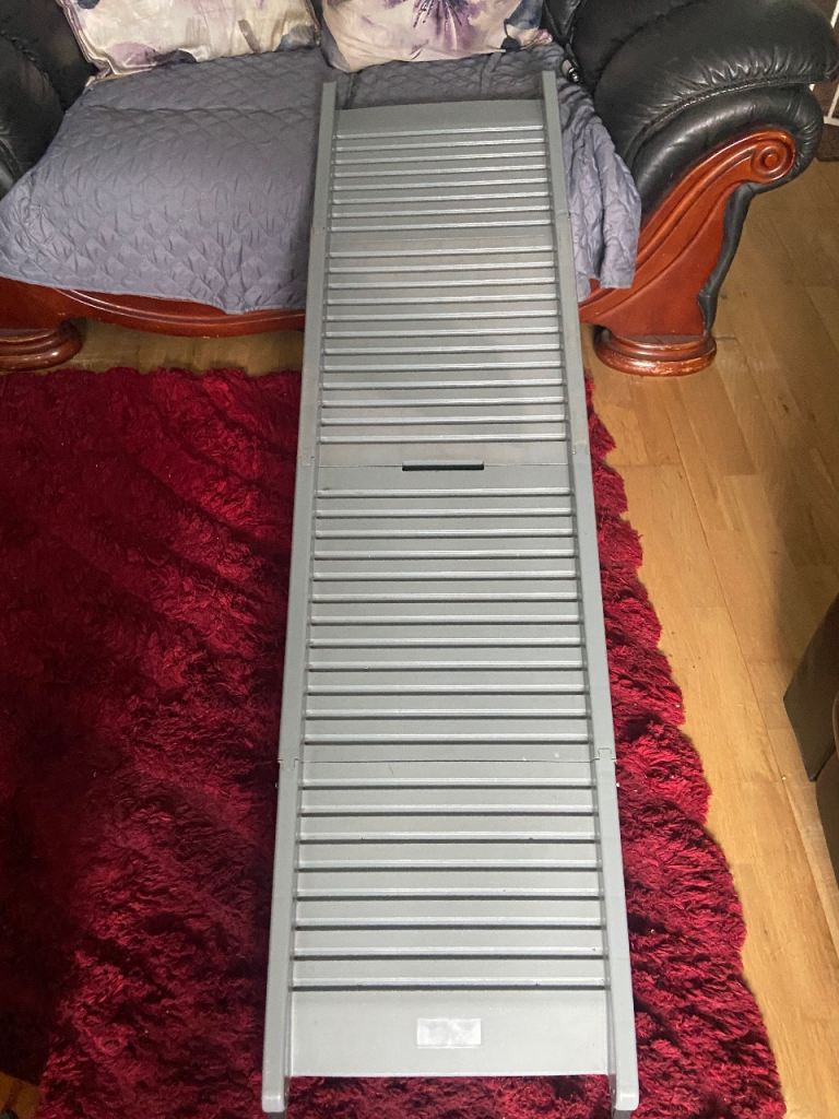 Folding dog ramp