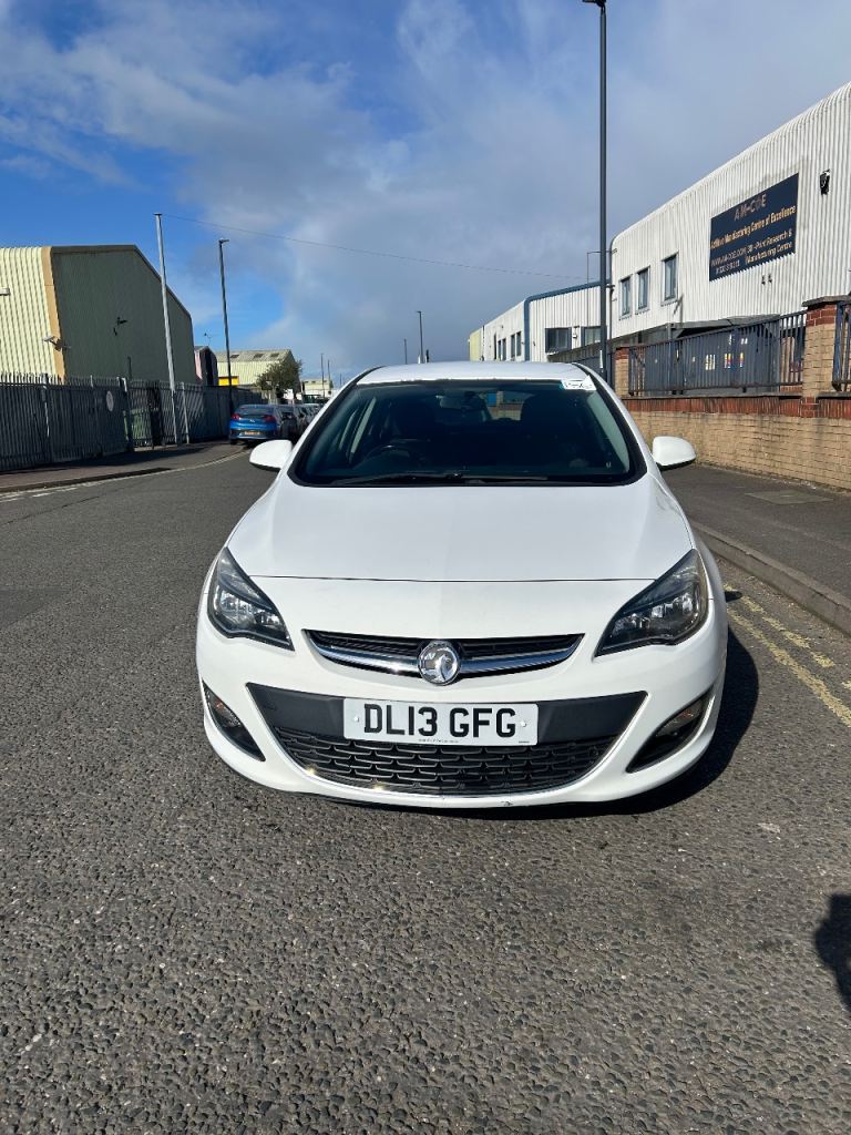 Vauxhall, ASTRA, Hatchback, 2013, Manual, 1956 (cc), 5 doors