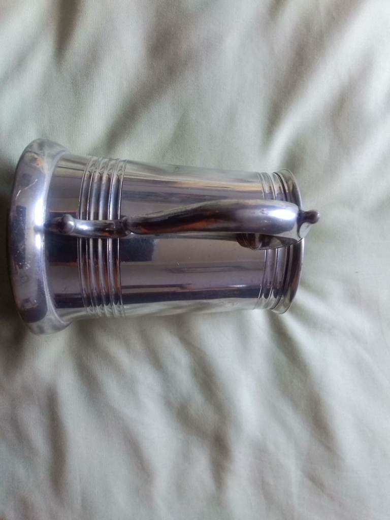 Vintage very collectable Sheffield arw-92 pewter tankard lovely stylish handle.