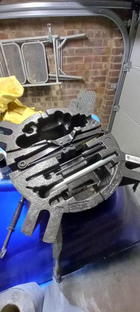 Skoda octavia spare wheel kit 