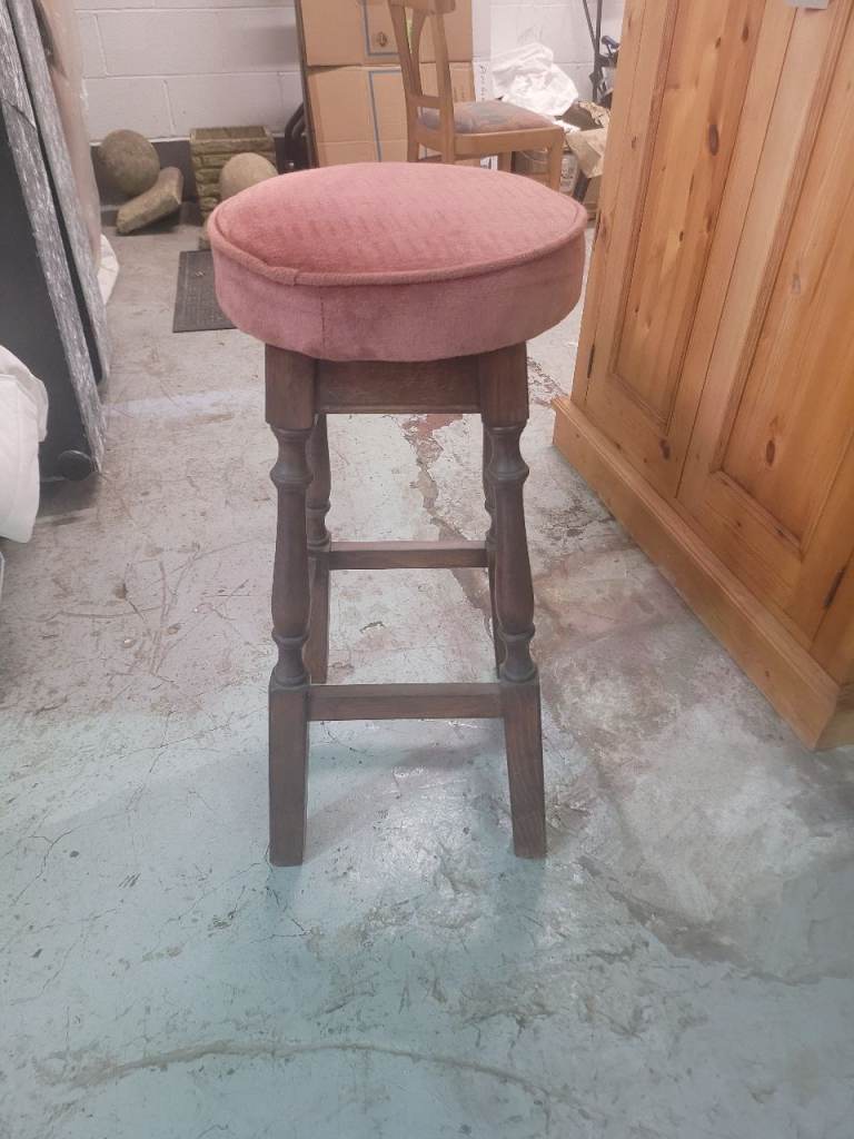 Bar stool 