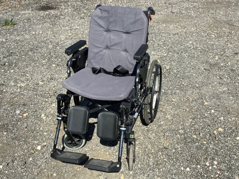 Self propelled karma mvp-502 reclining wheelchair 