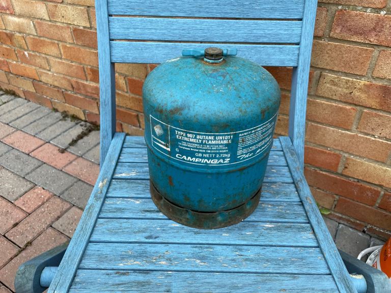 CAMPINGAZ 907 GAS BOTTLE + NEW SHUT OFF VALVE.