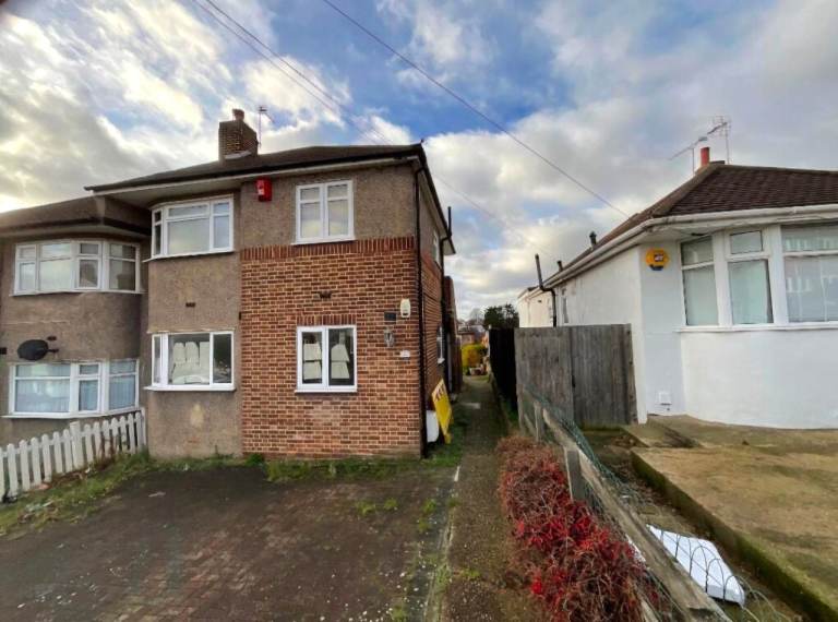 🌿 Spacious 2-Bedroom Upper Maisonette with Garden – Available Now (DA7)