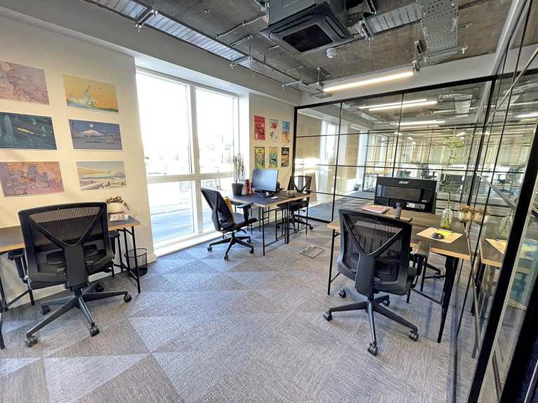  Office | Creative Space | Beauty Room | Commercial Unit | Desk in Leyton East London E10 