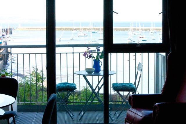 ROOM for rent in a Spacious 2-bedroom Granton apartment with Firth of Forth views