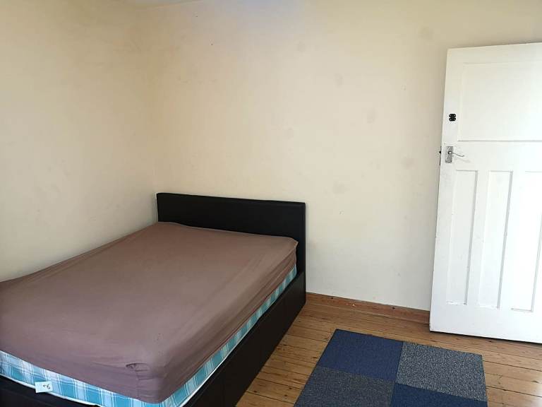 Double Bedroom in Edmonton N9 | NO Agency | Direct buyer only