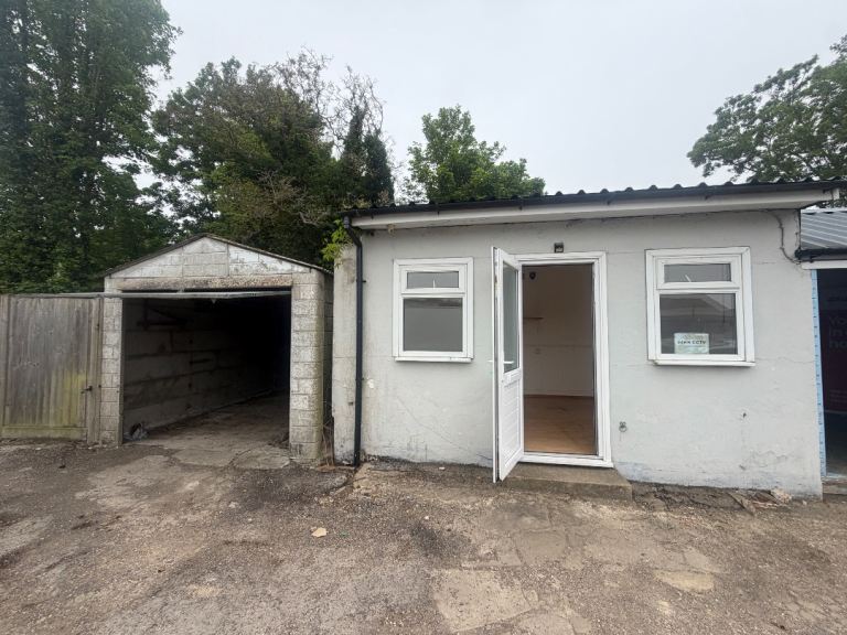 Studio / Storage / Office Space / garage