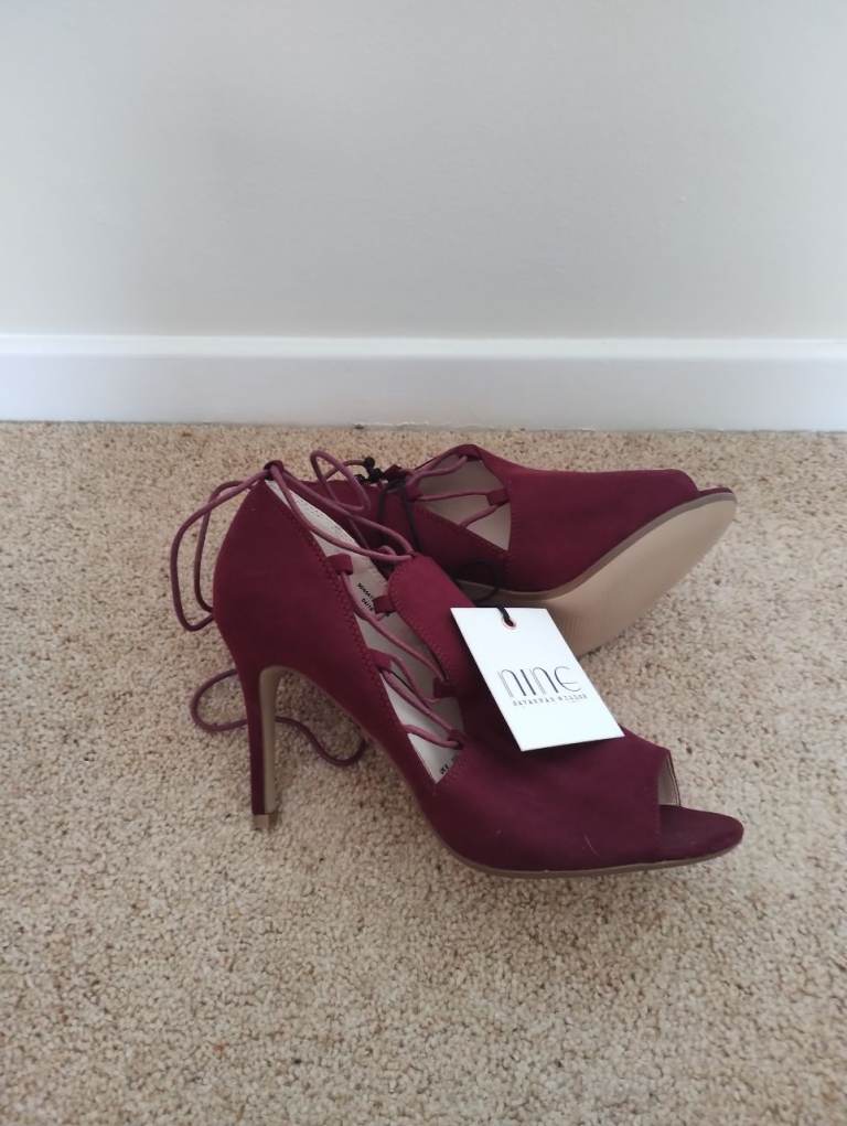 New Nine Savannah Miller Sandals