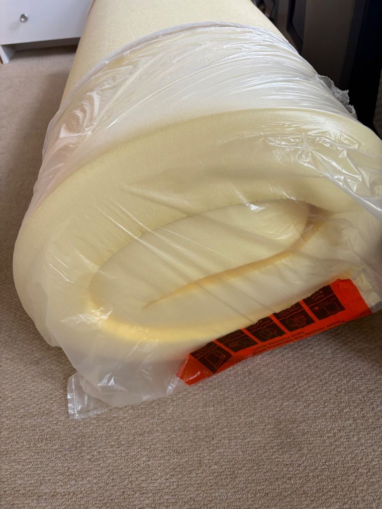 Memory foam mattress topper (small double)