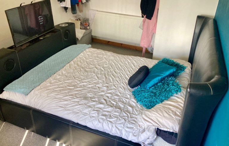 Dreams Kyoto TV Bed - King Size, Black Faux Leather, Good Condition
