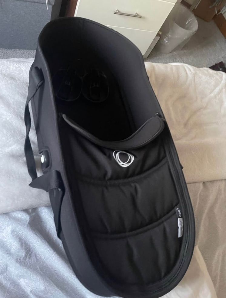 Bugaboo bee 5 carrycot in black & adapters in excellent condition 