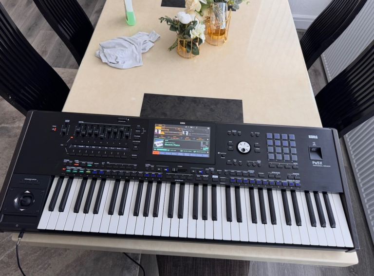 KORG PA5X-61keys LIKE NEW