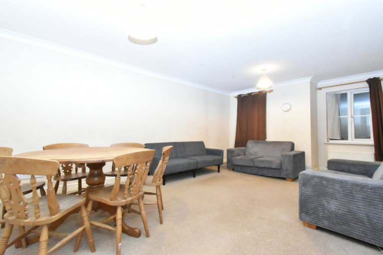 2 bedroom flat in Sheepcote Road, HA1