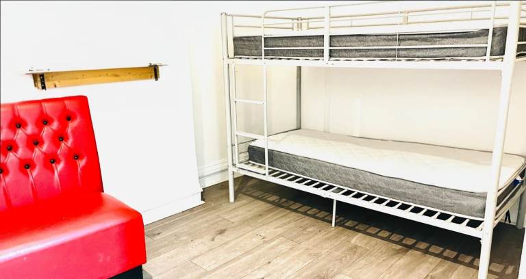 Room with 2 Bunk Bed.